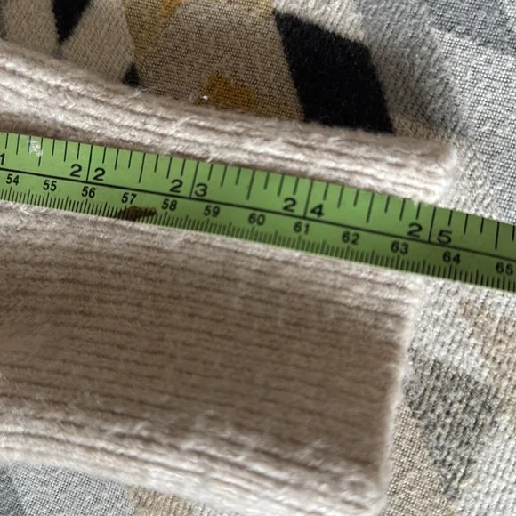 Cropped Cardigan with Embroidered Flowers - Picture 7 of 7